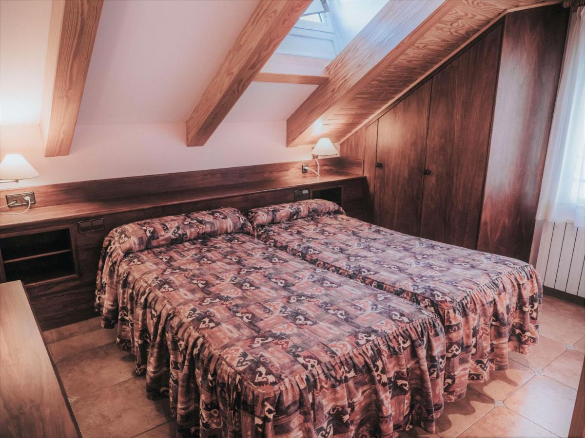 Hostal Les Fonts Castellar De N'Hug Exterior photo