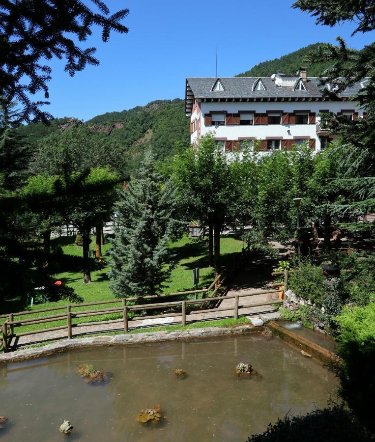 Hostal Les Fonts Castellar De N'Hug Exterior photo